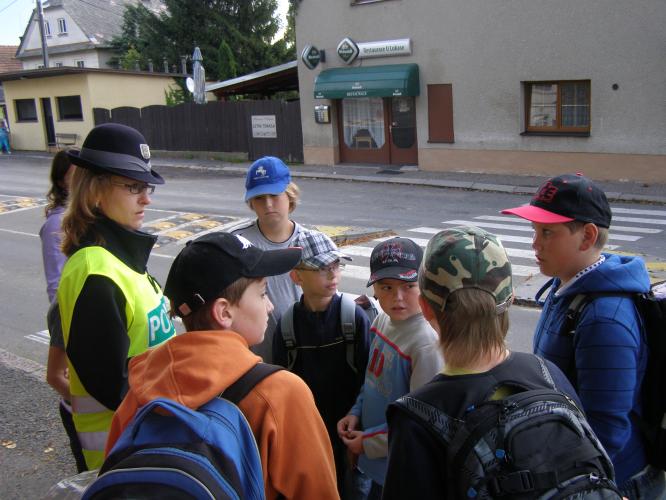 ... policistka v obležení