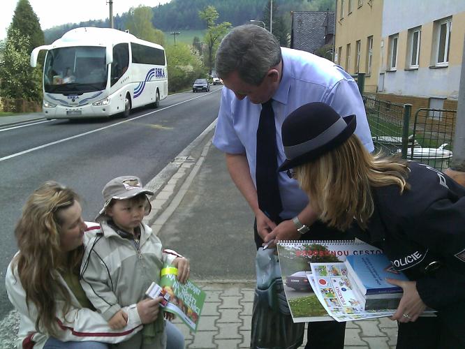 ...dárečky z rukou Policie a BESIP