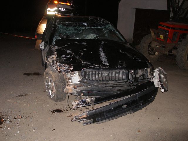 11.4.2009 - Mistrovice, Škoda Octavia x zeď, 2x zranění