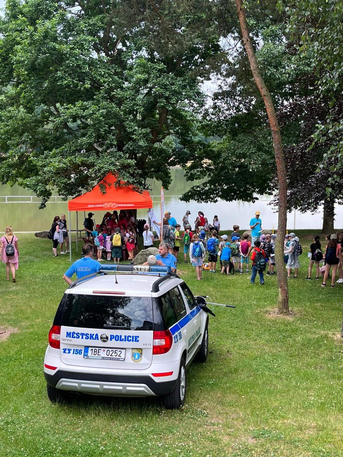 12 Městká policie Blansko a stanoviště DDm Oblázek.jpg