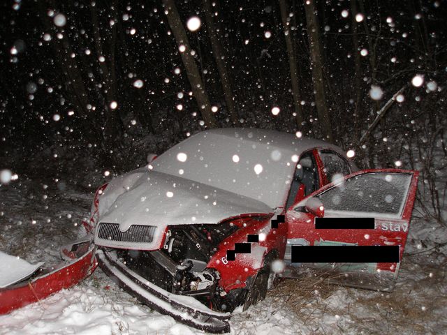 19.12.2009 - u Semanína, střet Škoda Octavia x strom