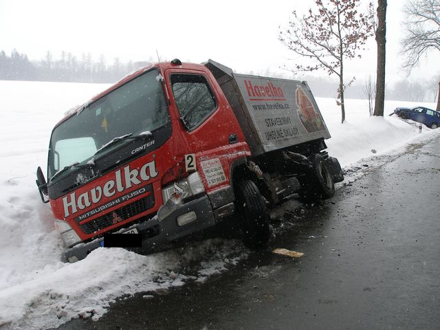 19.2.2009 - u Šedivce, střet automobilů značky Škoda Fabia Combi a Mitsubishi Fuso