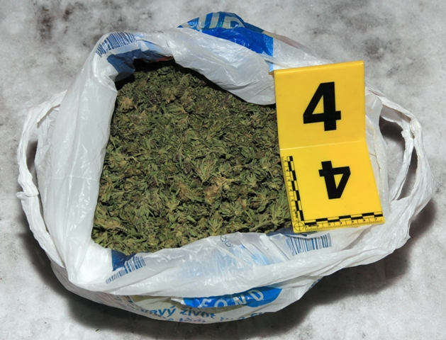2. marihuana schovaná v tašce