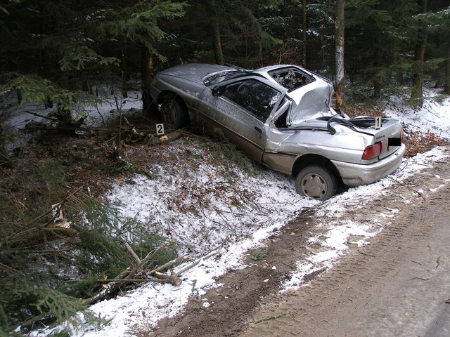 20.3.2009 - u Písečné, havárie vozidla Ford Escort