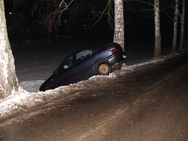 22.12.2009 - III/3606, střet Fiat Brava x strom