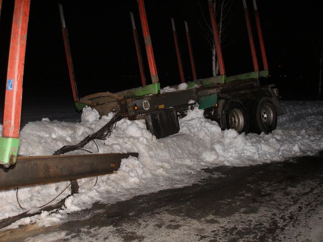 25.2.2009 - u Bučiny, technická závada automobilu značky Volvo s návěsem