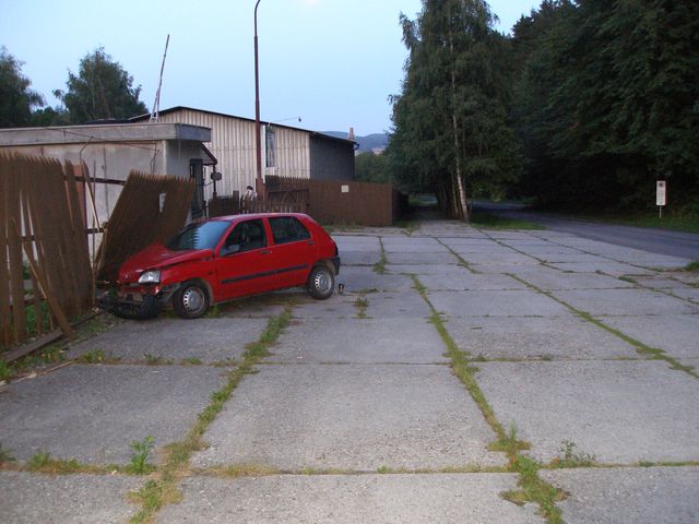 25.8.2009 - Česká Třebová, střet Renault x oplocení