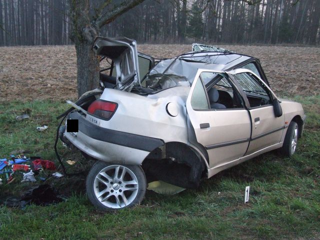 7.4.2009 - u Knapovce, havárie Peugeot