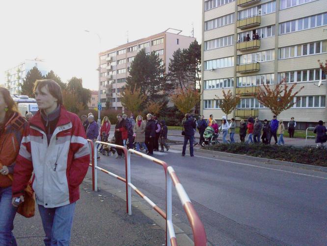 Blokáda silnice 1/33 u Slavie v Náchodě 26.10.2010 Autor: policie