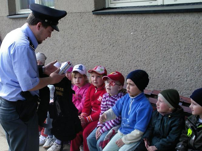 Část výstroje pořádkového policisty