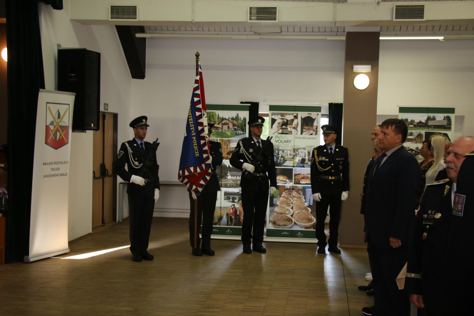 Čestná stráž policie.JPG