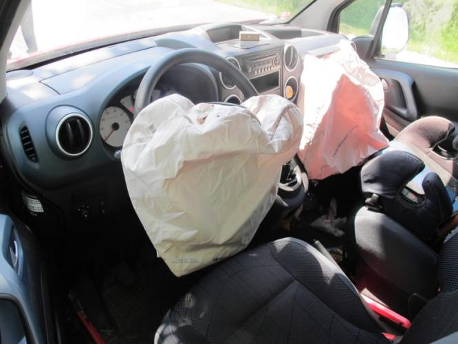 Aktivace airbegů ve vozidle po nehodě