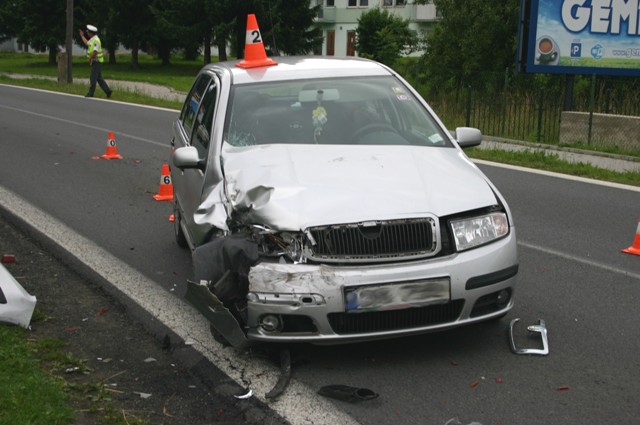 DN Česká Ves - poškozený vůz zn. Škoda Favorit - přední část