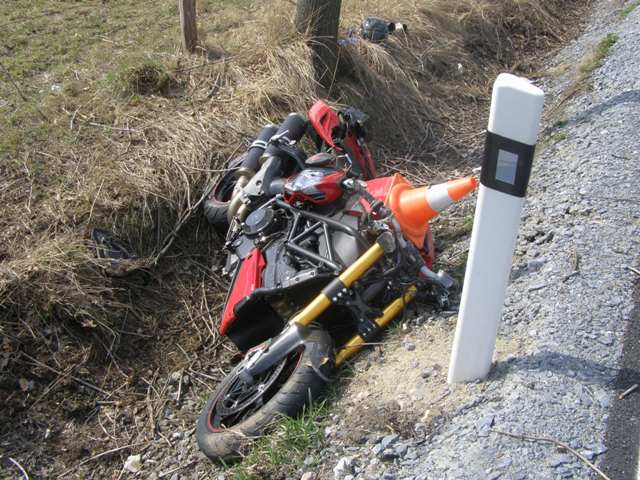 DN Terezín - poškozený motocykl