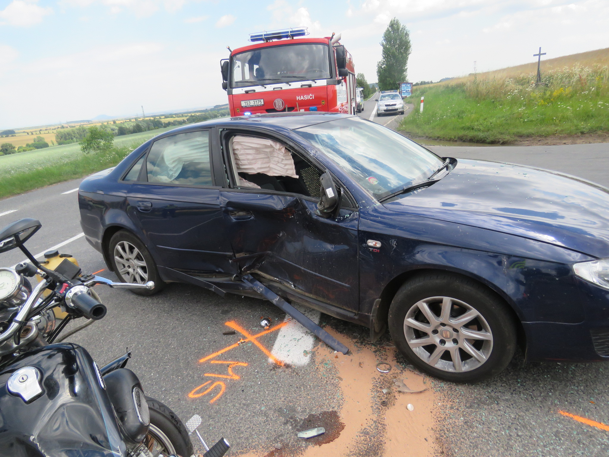 DN střet osobního vozidla a motocyklu