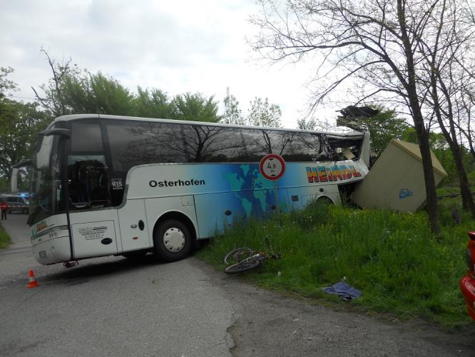 DN vlak + bus 2.jpg