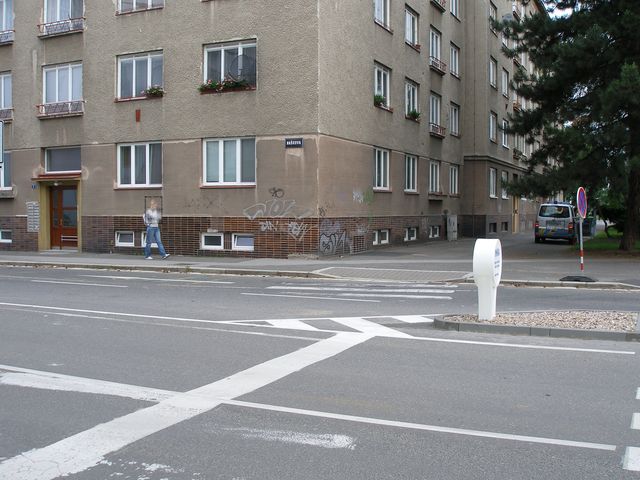 Dopravní nehoda - Haškova ulice v Hradci Králové