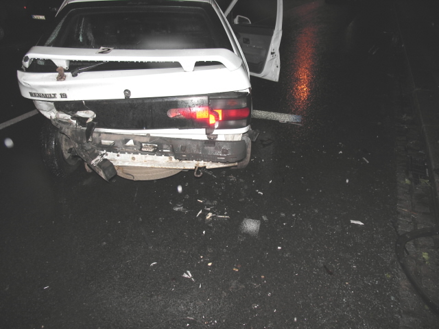 Dopravní nehoda vozidla Renault na Pražské třídě