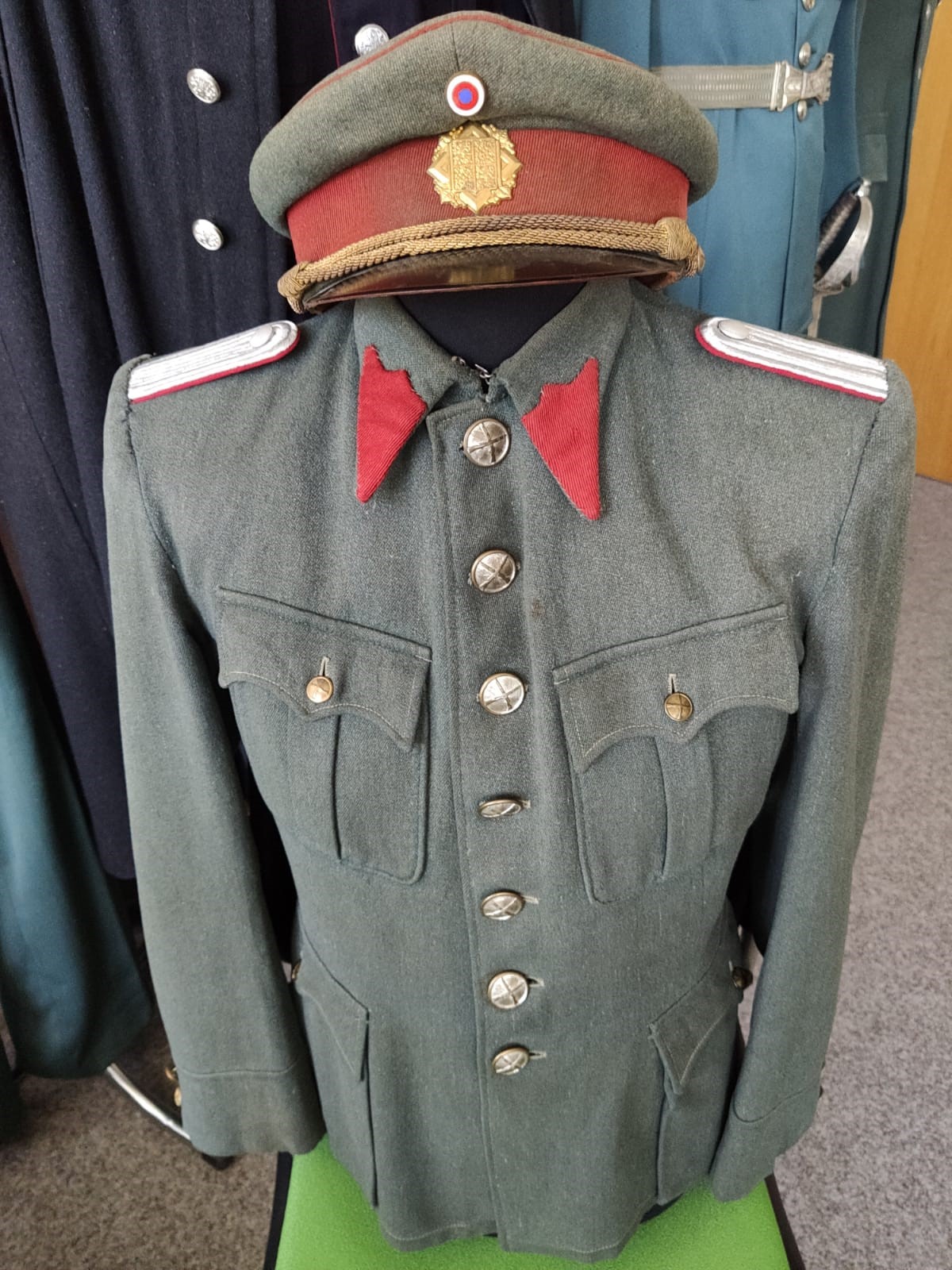 Historické uniformy 2.jpg