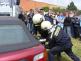 Hurá prázdniny Třeboň - hasiči vystřihávají zraněnou dívku z vozidla