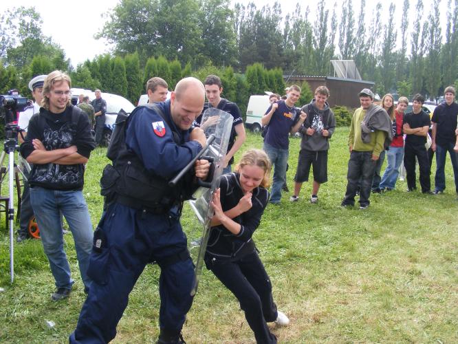 Hurá prázdniny Třeboň - policista z OOP Třeboň.jpg