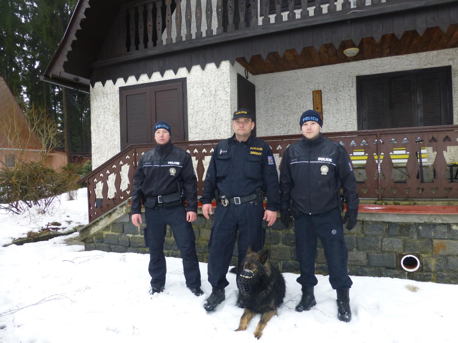 Jindřichohradečtí  policisté kontrolovali rekreační objekty.JPG