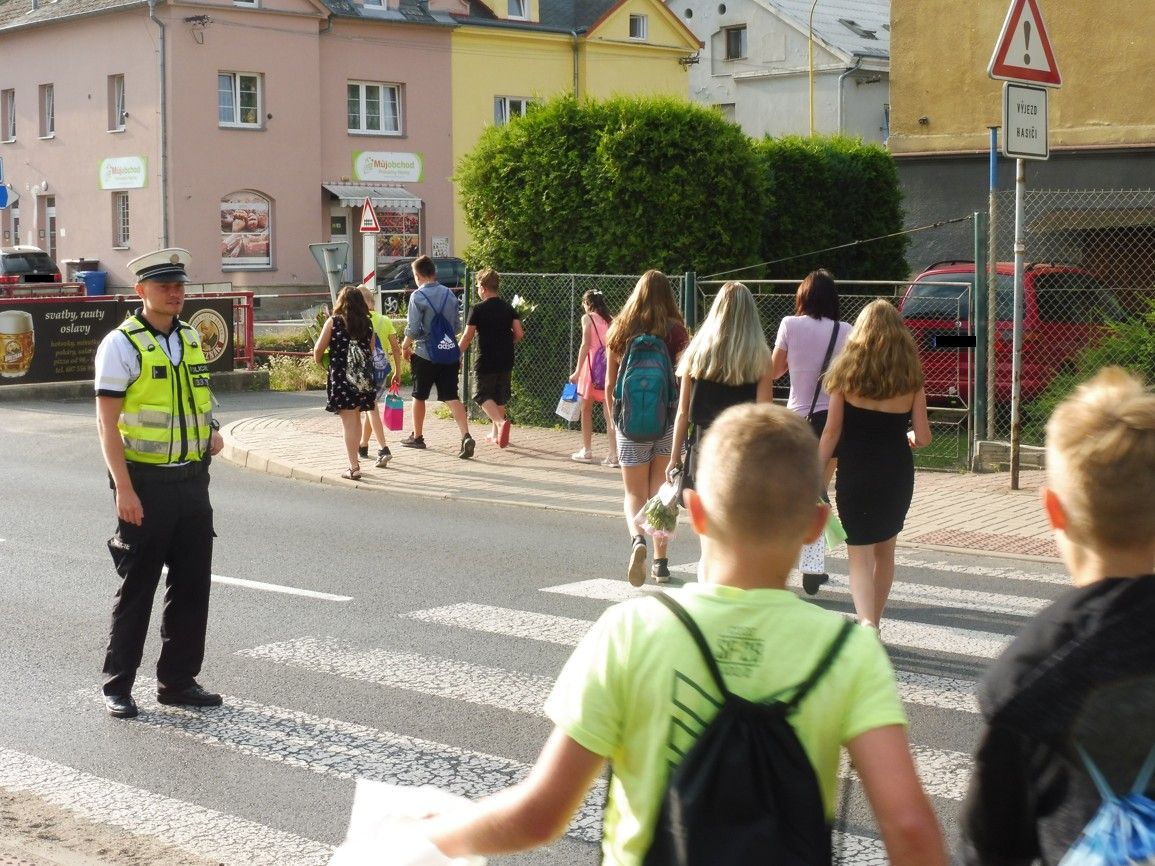 KONEC ŠKOLNÍHO ROKU - DOHLED U PŘECHODŮ PRO CHODCE