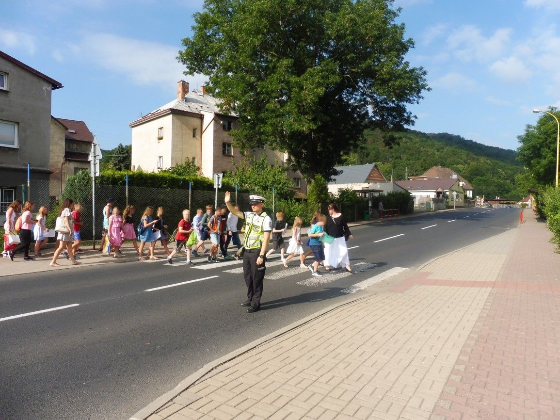 KONEC ŠKOLNÍHO ROKU - DOHLED U PŘECHODŮ PRO CHODCE