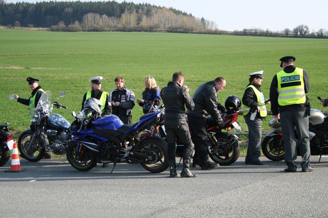 Kontrola motocyklů.jpg