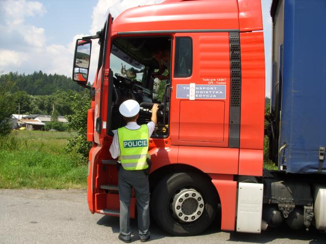 Kontrola autobusů a nákladních vozidel 
