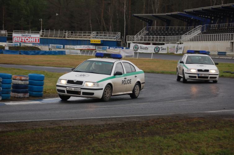 Kurz bezpečné jízdy na autodromu v Sosnové