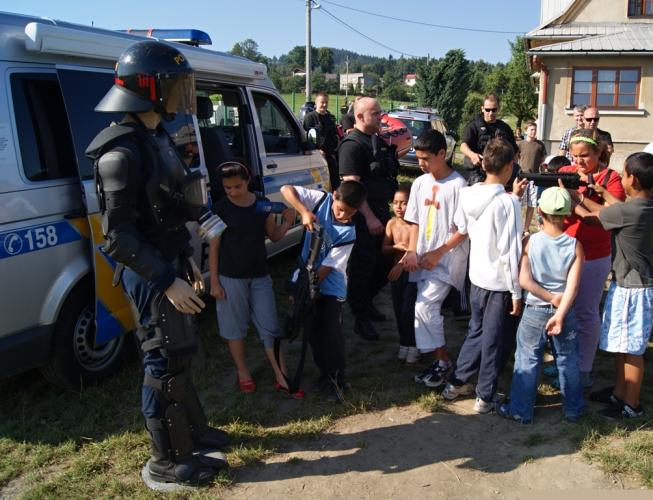 Letní tábor Jasení- II. turnus prohlídka zbraní SPJ