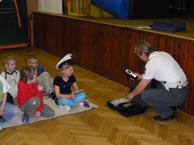 dopravní policistka na besedě 