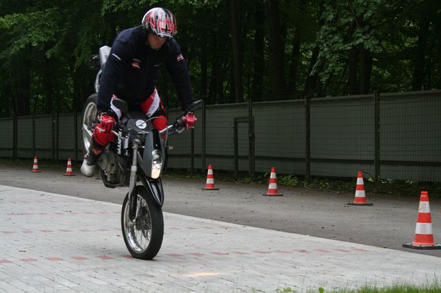 Mirek Lisý na motocyklu Blata.jpg