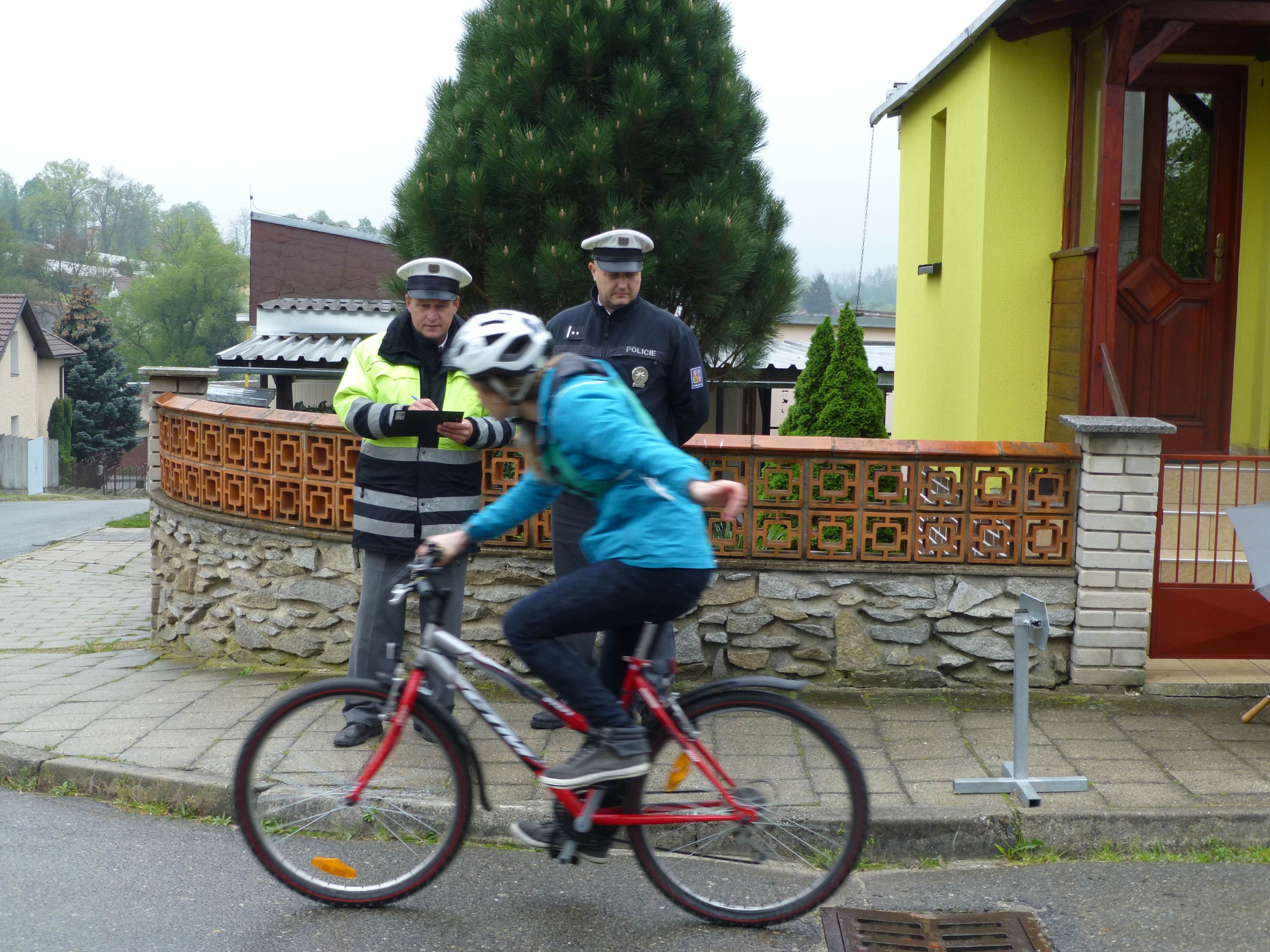 Mladí cyklisté  z Dačicka  soutěžili v oblastním kole  .JPG