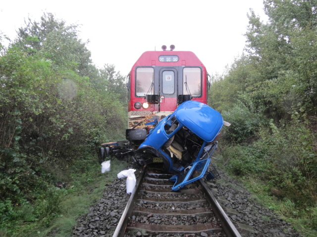 Nehoda Avie s vlakem.JPG