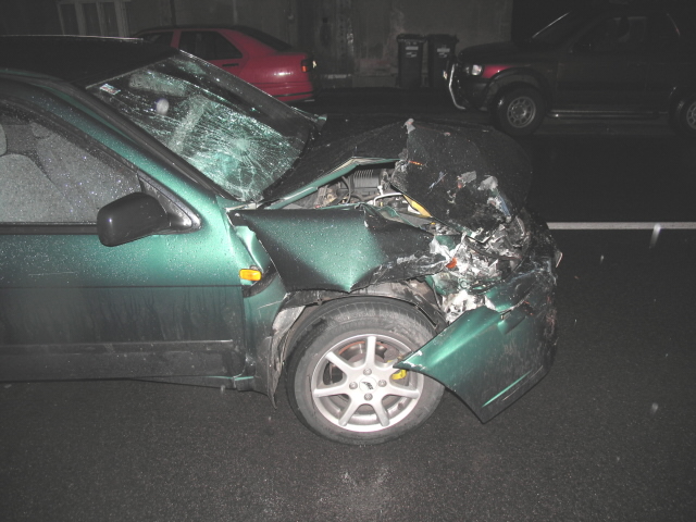 Nehoda -  Nissan Almera na Pražské třídě