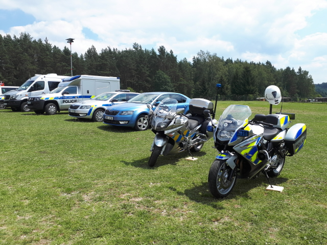 Policejní vozidla a motocykly