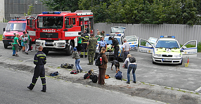 Policisté, strážníci, hasiči a děti