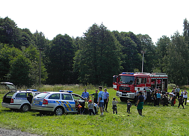 Policisté, strážníci, hasiči a děti