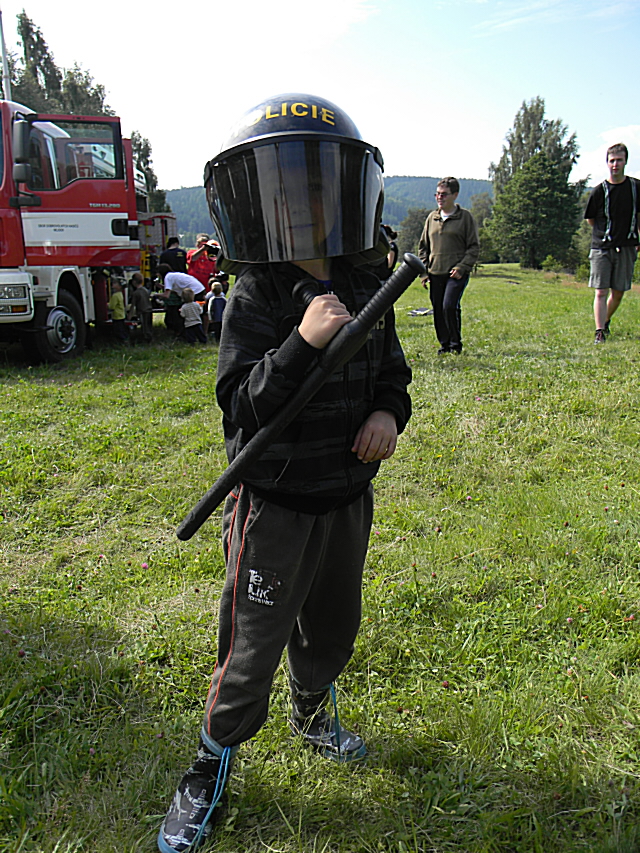 Policisté, strážníci, hasiči a děti