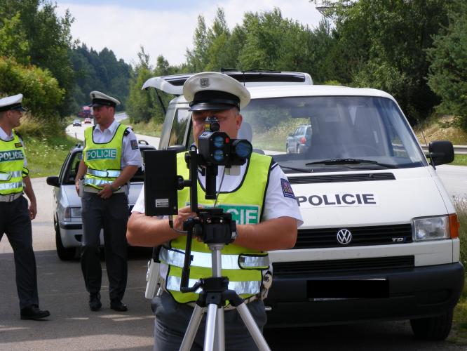 Policisté a radar v akci