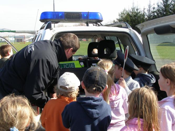Policisté mezi dětmi
