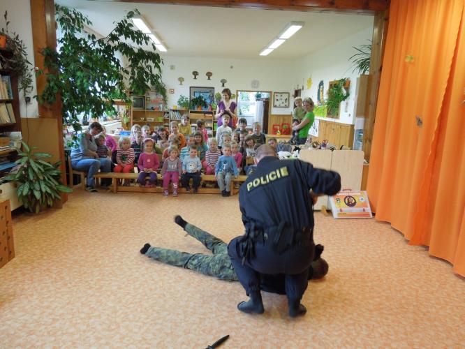 Policisté mezi dětmi