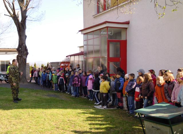 Policisté na ZŠ v Čížkovicích