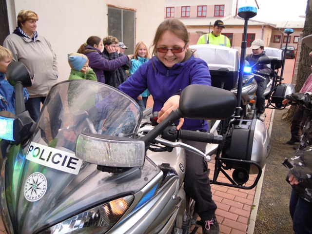 Policisté na ZŠ v Čížkovicích