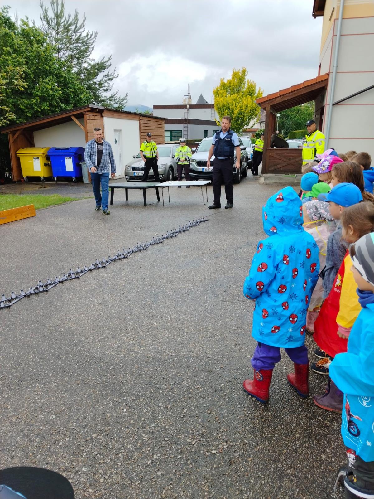 Policisté navštívili děti z mateřských školek