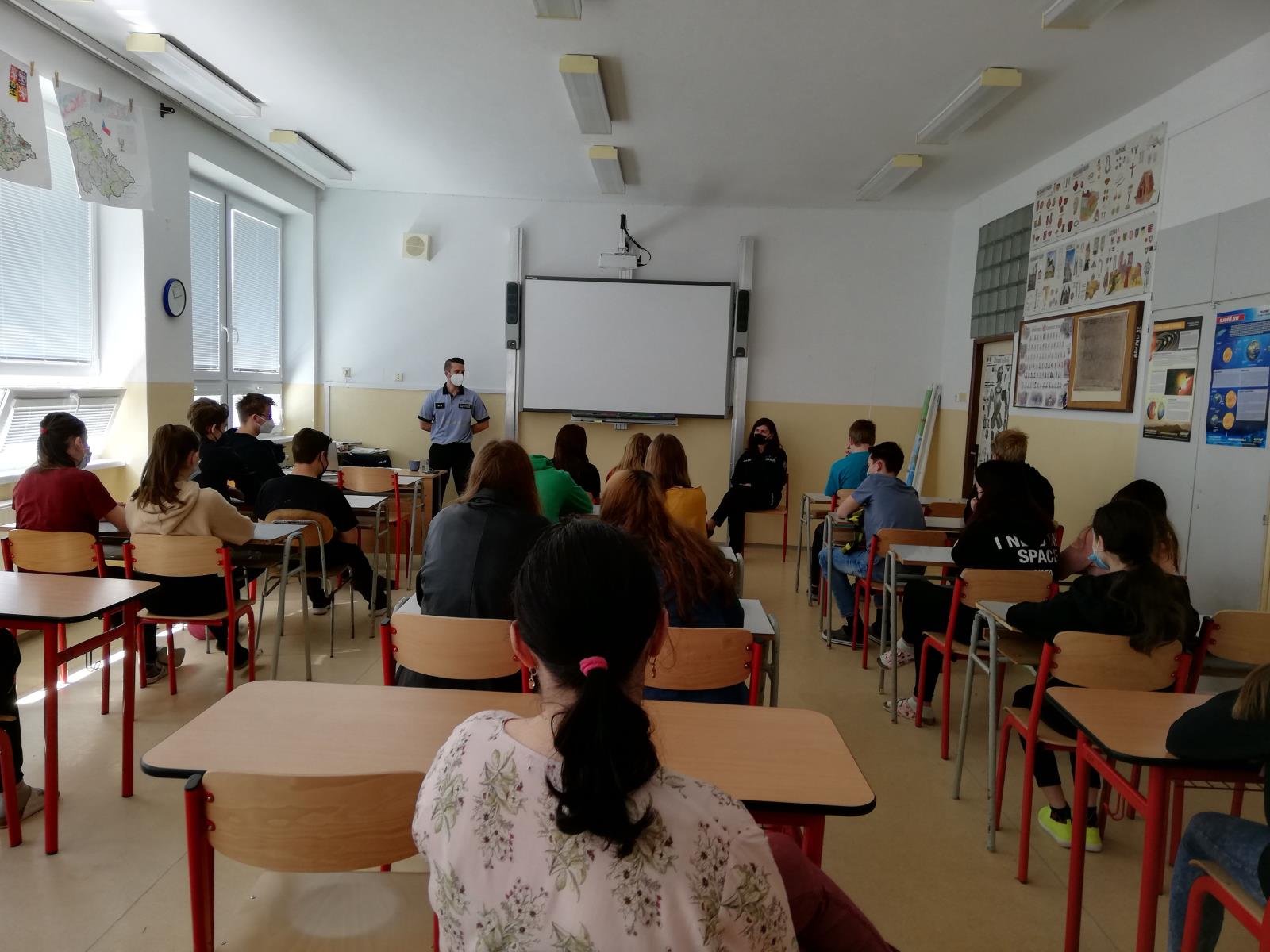 Policisté přednášeli v machovské základní škole 31.5.2021