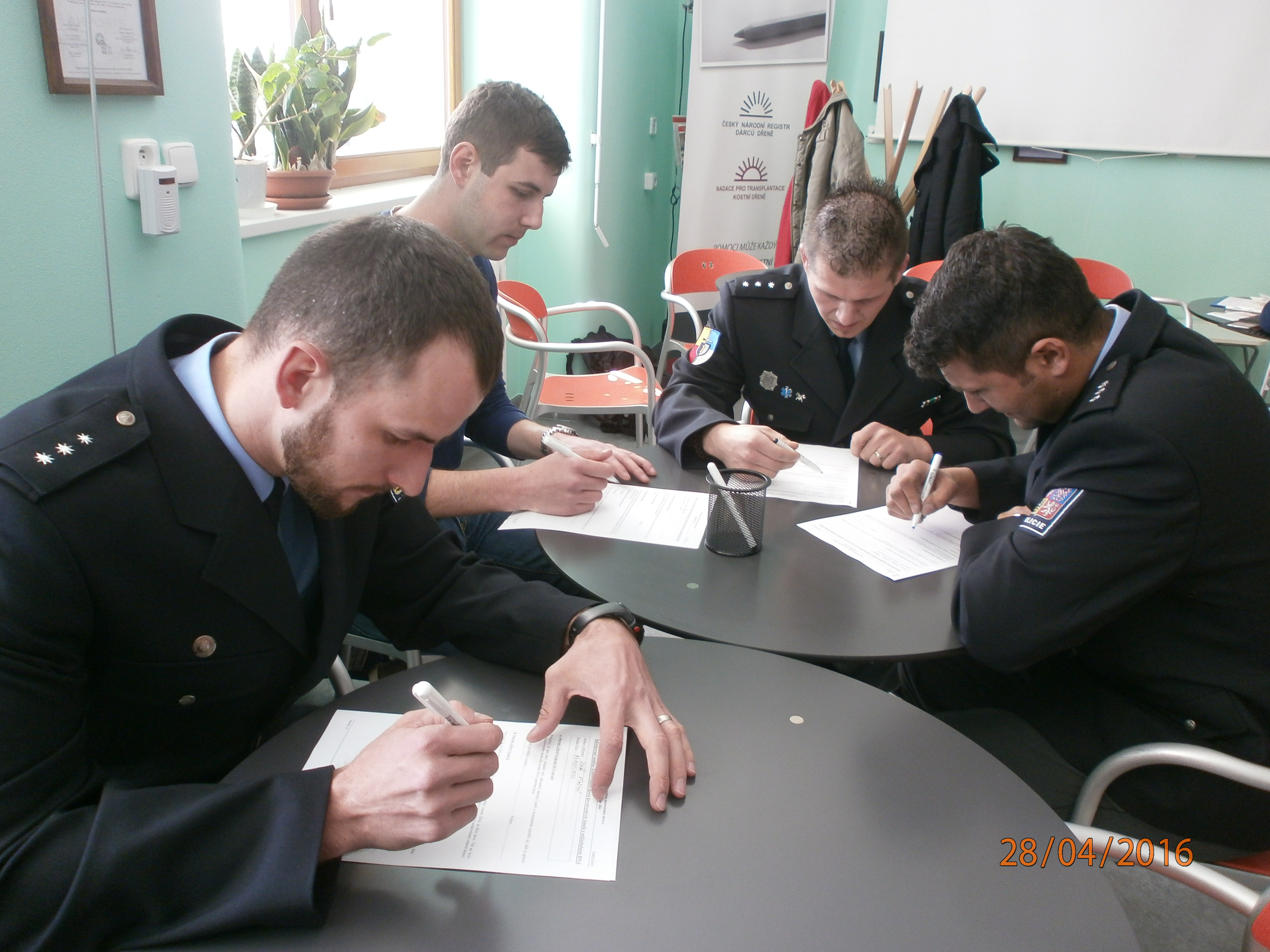 Policisté se přihlásili do registru dárců kostní dřeně