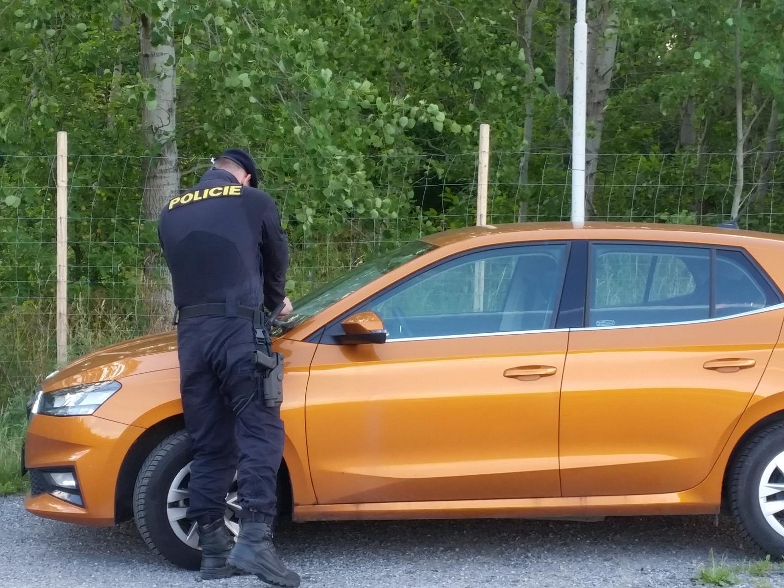 Policisté se zaměřili na vozidla rybářů a houbařů